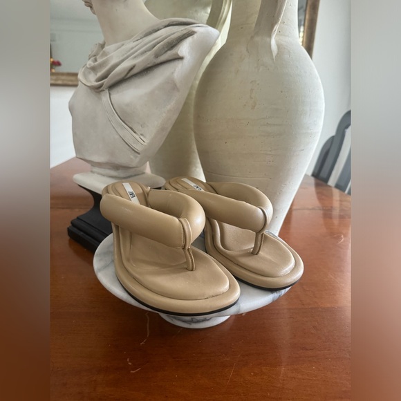 Zara Beige Puffy Kitten Heels Open Toe Thong Sandals - Picture 3 of 7